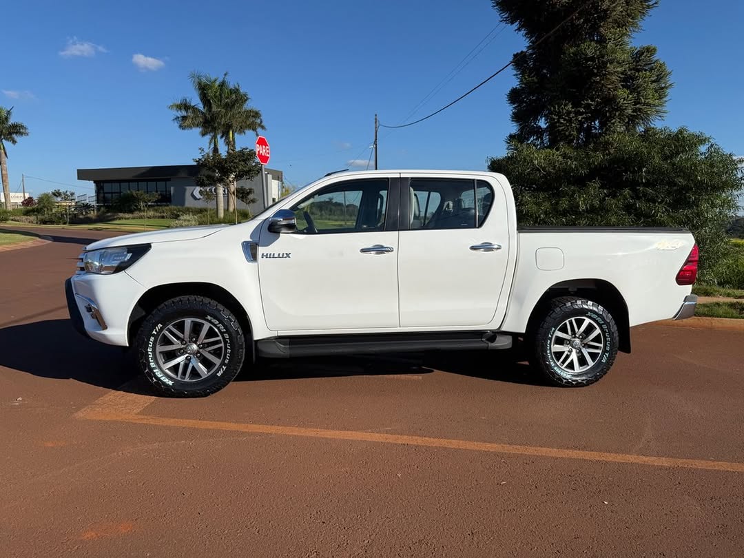 TOYOTA HILUX SR 2.8 TURBO DIESEL 4X4 AUTOMÁTICO - Imagem 3