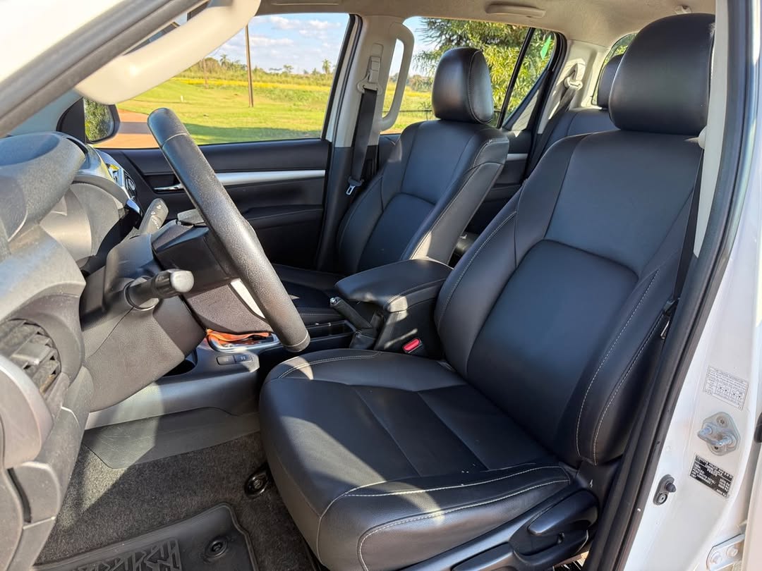 TOYOTA HILUX SR 2.8 TURBO DIESEL 4X4 AUTOMÁTICO - Imagem 4