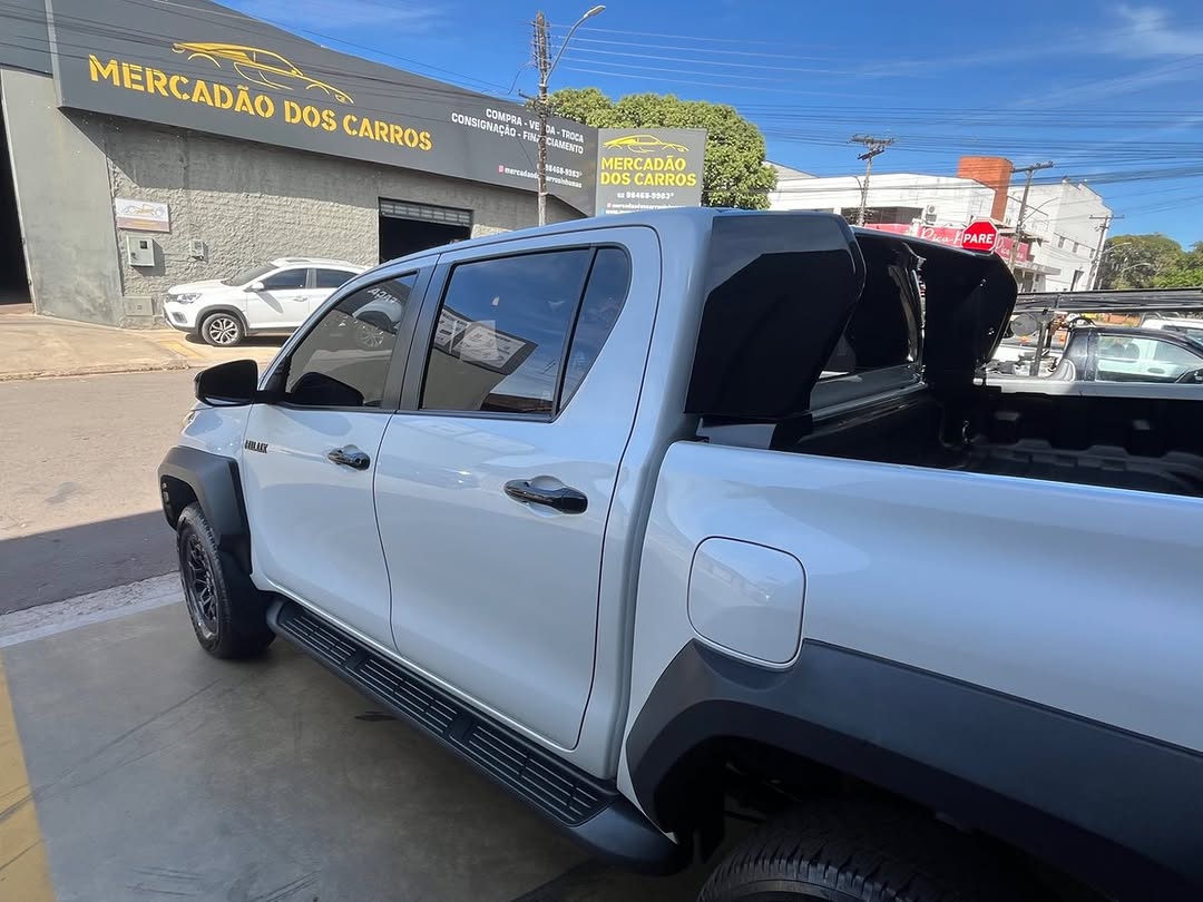 TOYOTA HILUX GR SPORT - Imagem 5