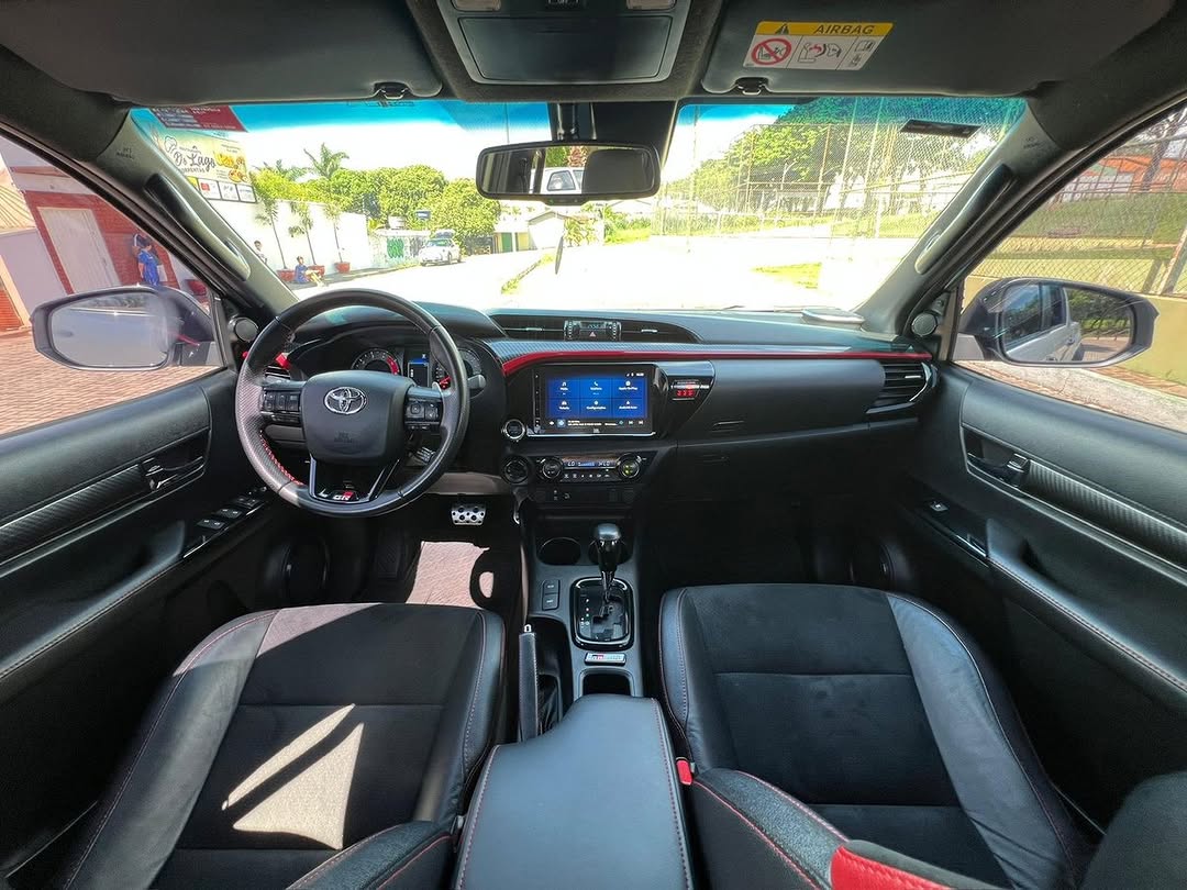 TOYOTA HILUX GR SPORT - Imagem 7