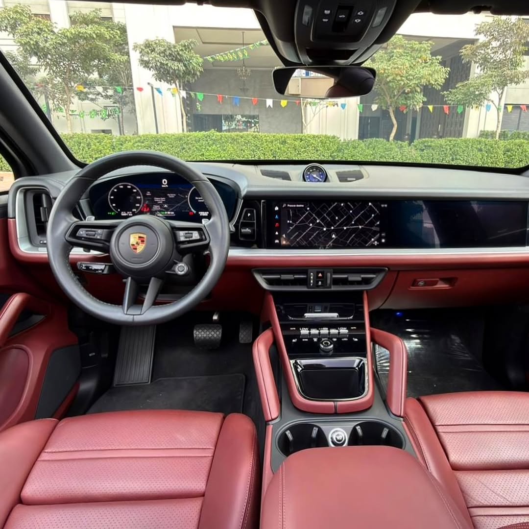 PORSCHE CAYENNE E-HYBRID - Imagem 2