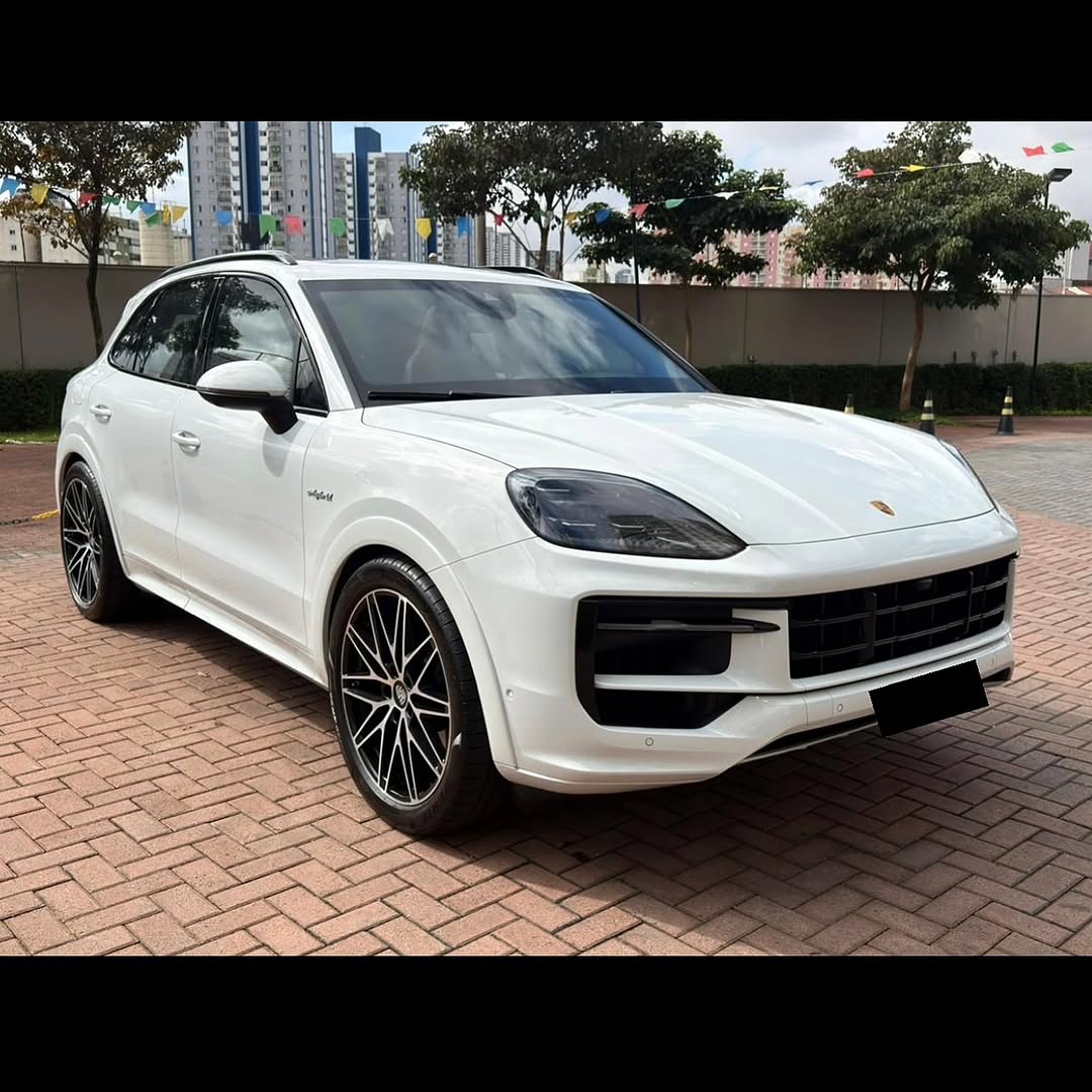 PORSCHE CAYENNE E-HYBRID - Imagem 11