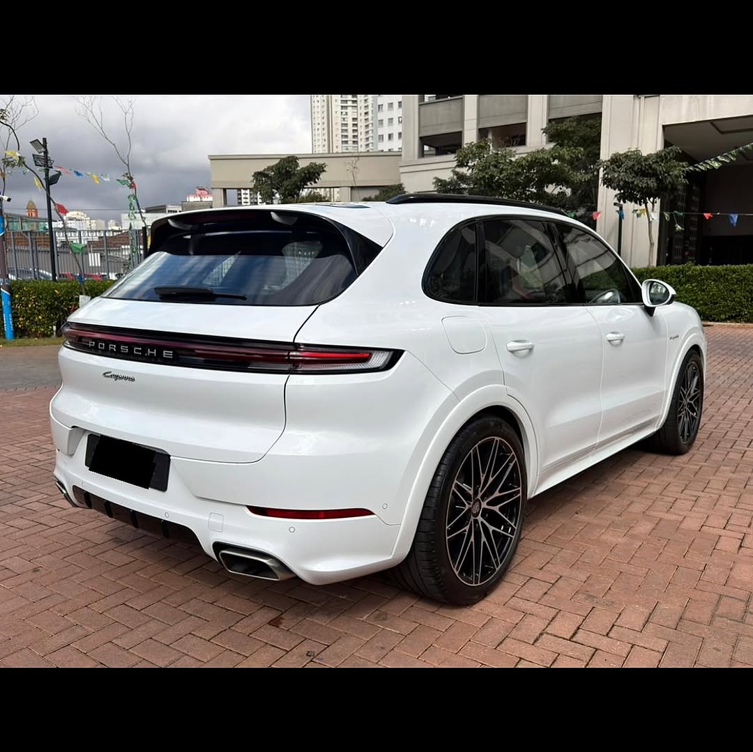 PORSCHE CAYENNE E-HYBRID - Imagem 13