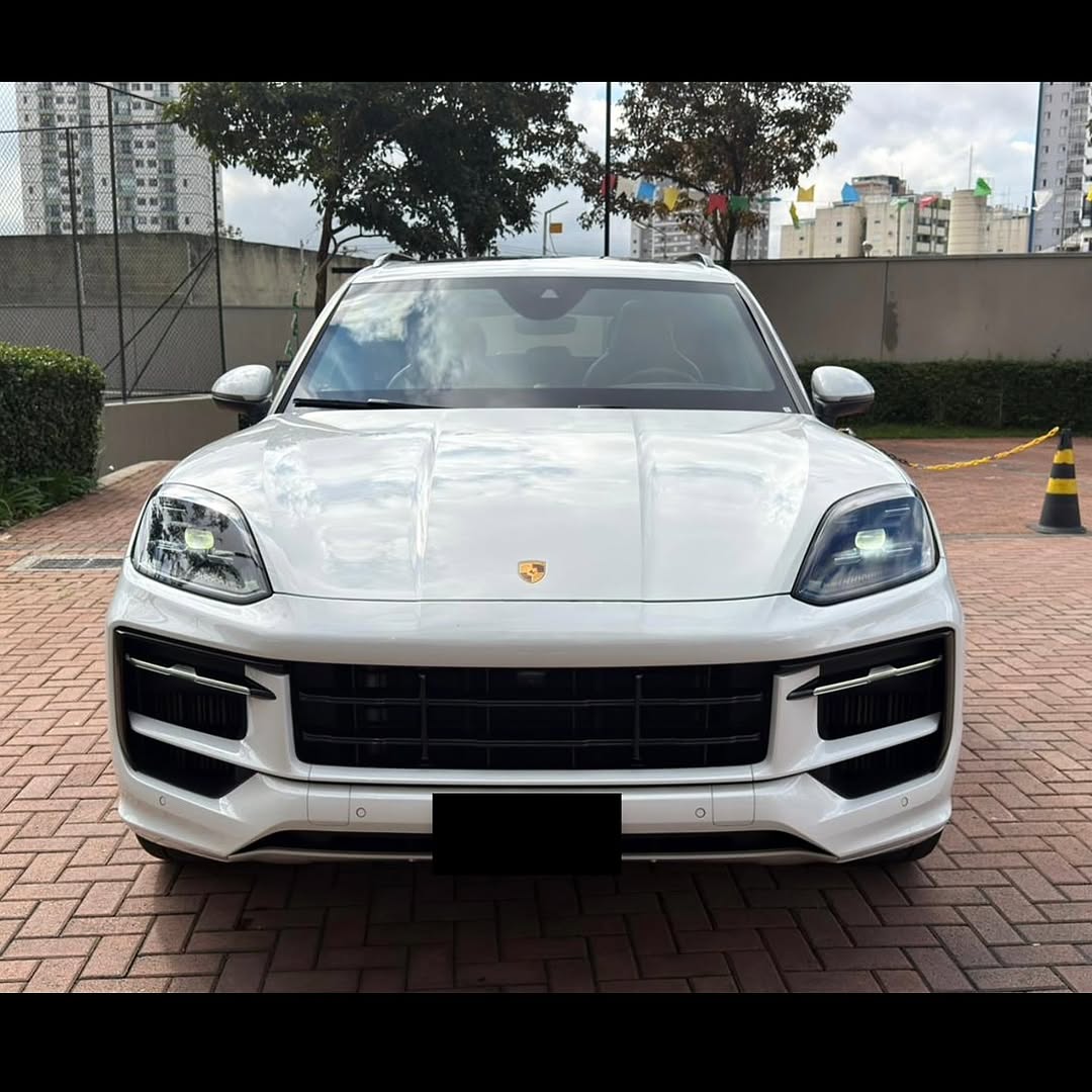 PORSCHE CAYENNE E-HYBRID - Imagem 16
