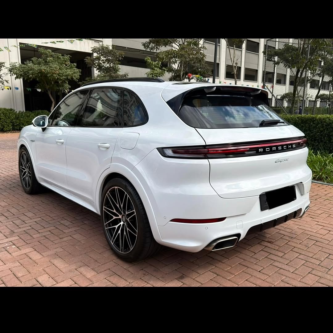 PORSCHE CAYENNE E-HYBRID - Imagem 3