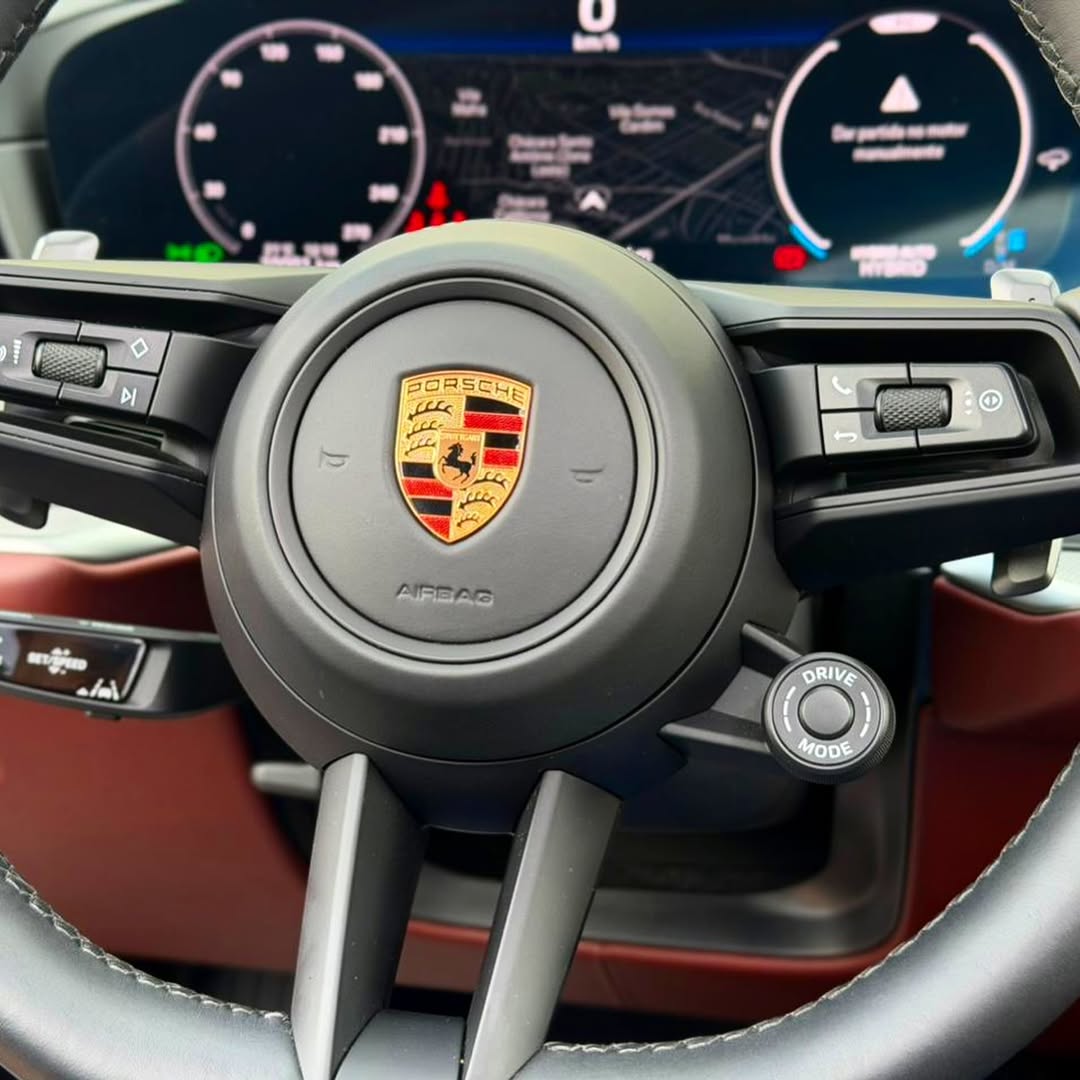 PORSCHE CAYENNE E-HYBRID - Imagem 4