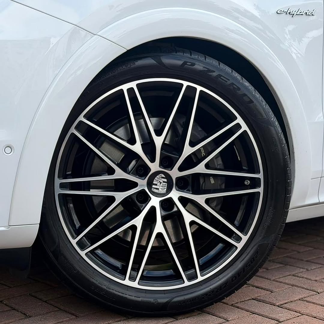 PORSCHE CAYENNE E-HYBRID - Imagem 9
