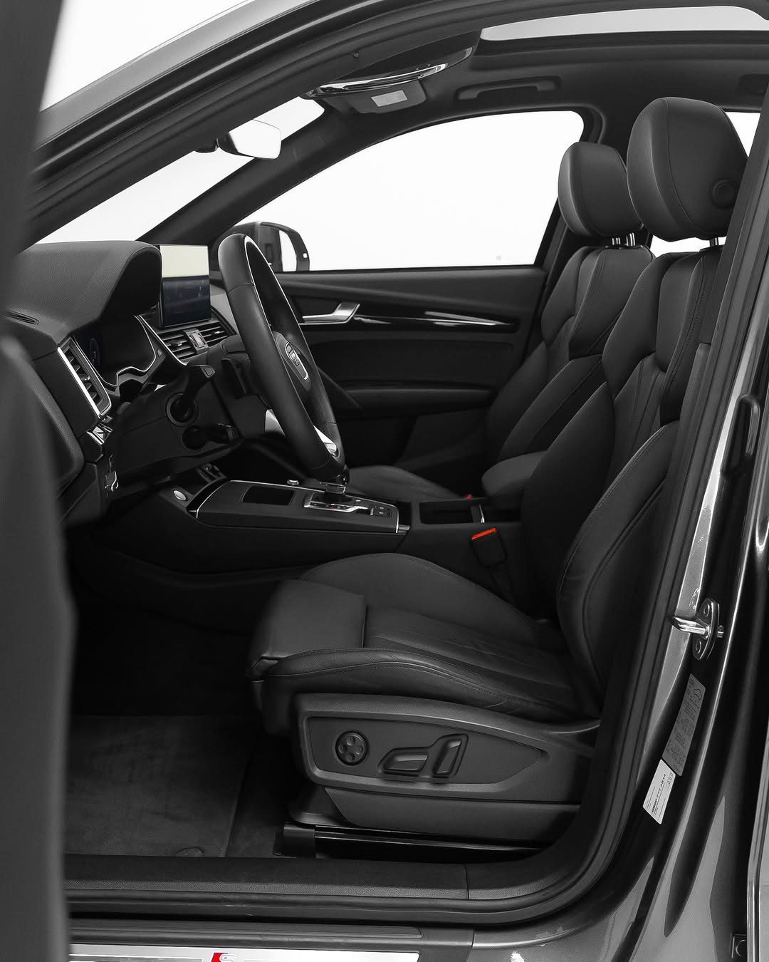AUDI Q5 S-LINE PERFORMANCE BLACK PHEV - Imagem 4