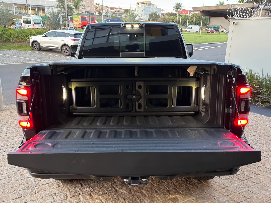 RAM 2500 NIGHT EDITION - Imagem 14