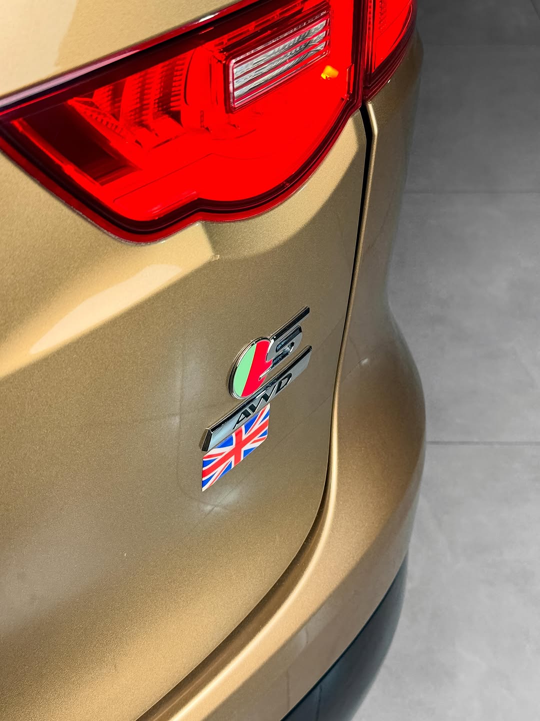 JAGUAR F-PACE FIRST EDITION - Imagem 13