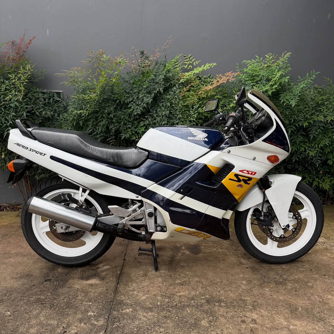 HONDA CBR 450 SR - Imagem 1