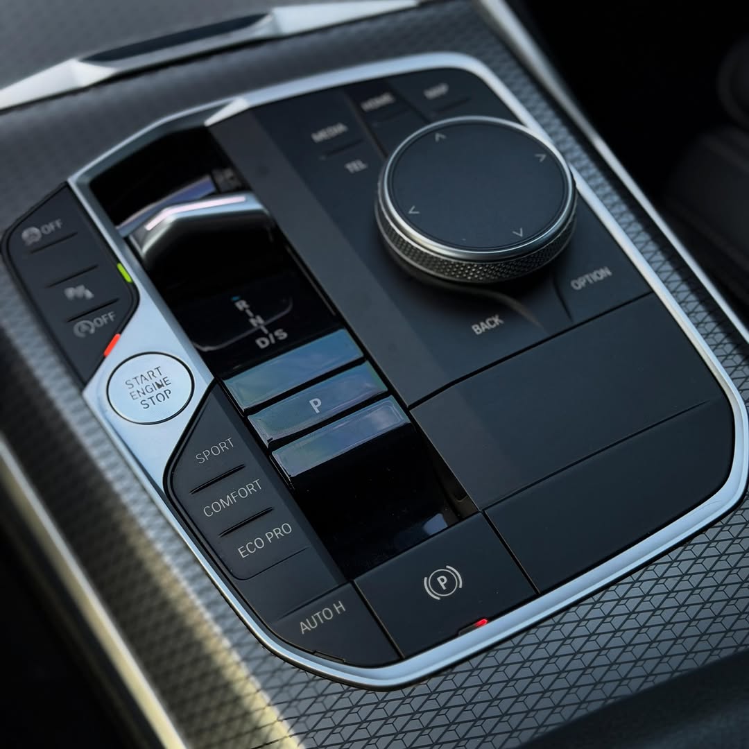 BMW 320I M-SPORT - Imagem 8