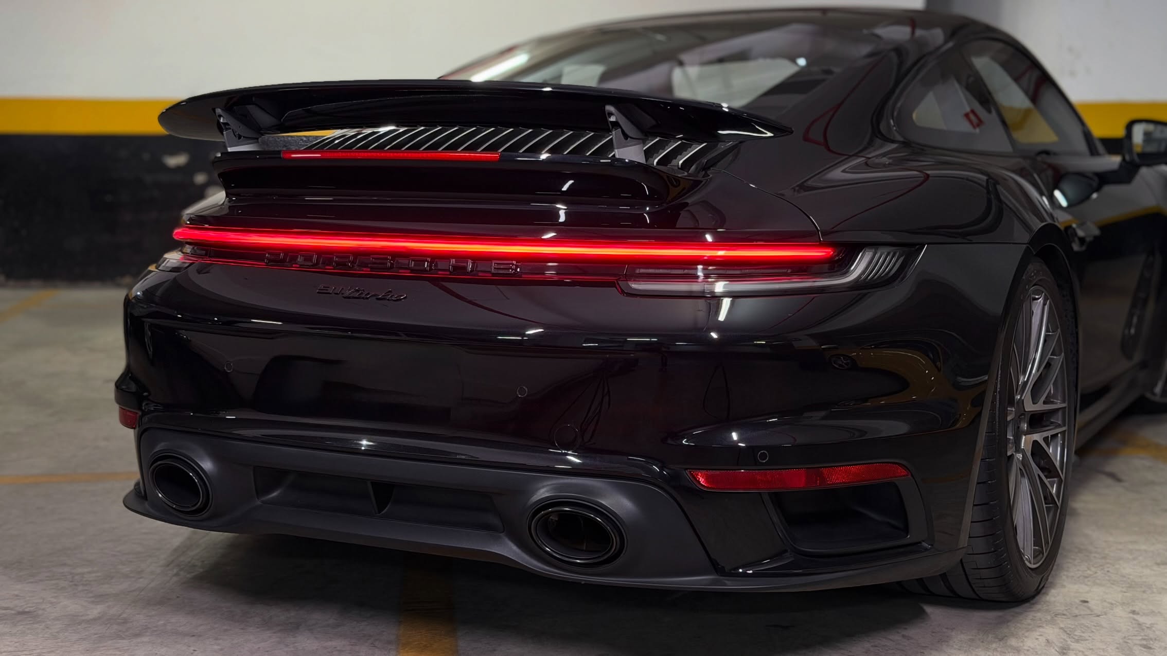 PORSCHE 911 TURBO - Imagem 4