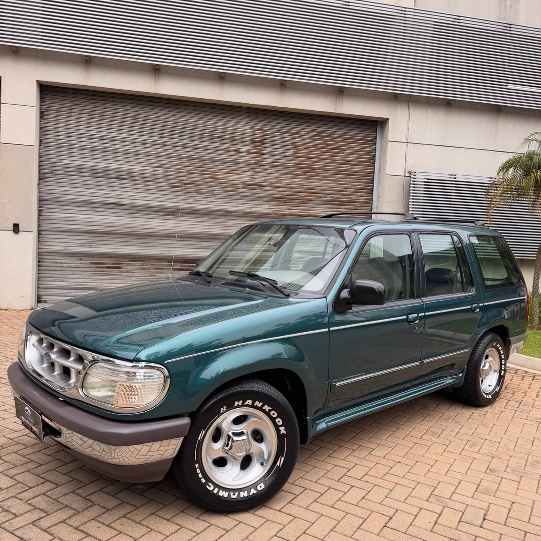 FORD EXPLORER XLT 4X4 - Imagem 1