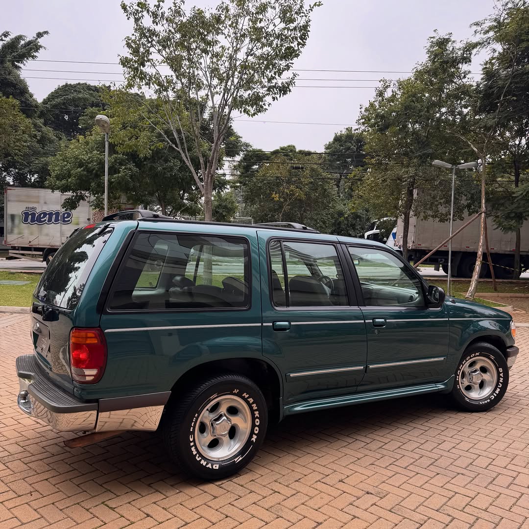 FORD EXPLORER XLT 4X4 - Imagem 2