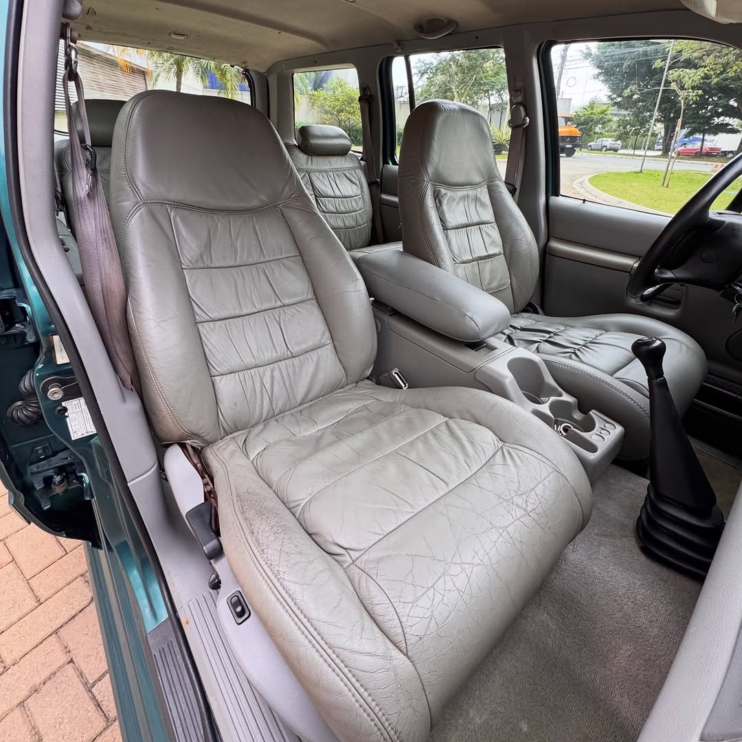 FORD EXPLORER XLT 4X4 - Imagem 6