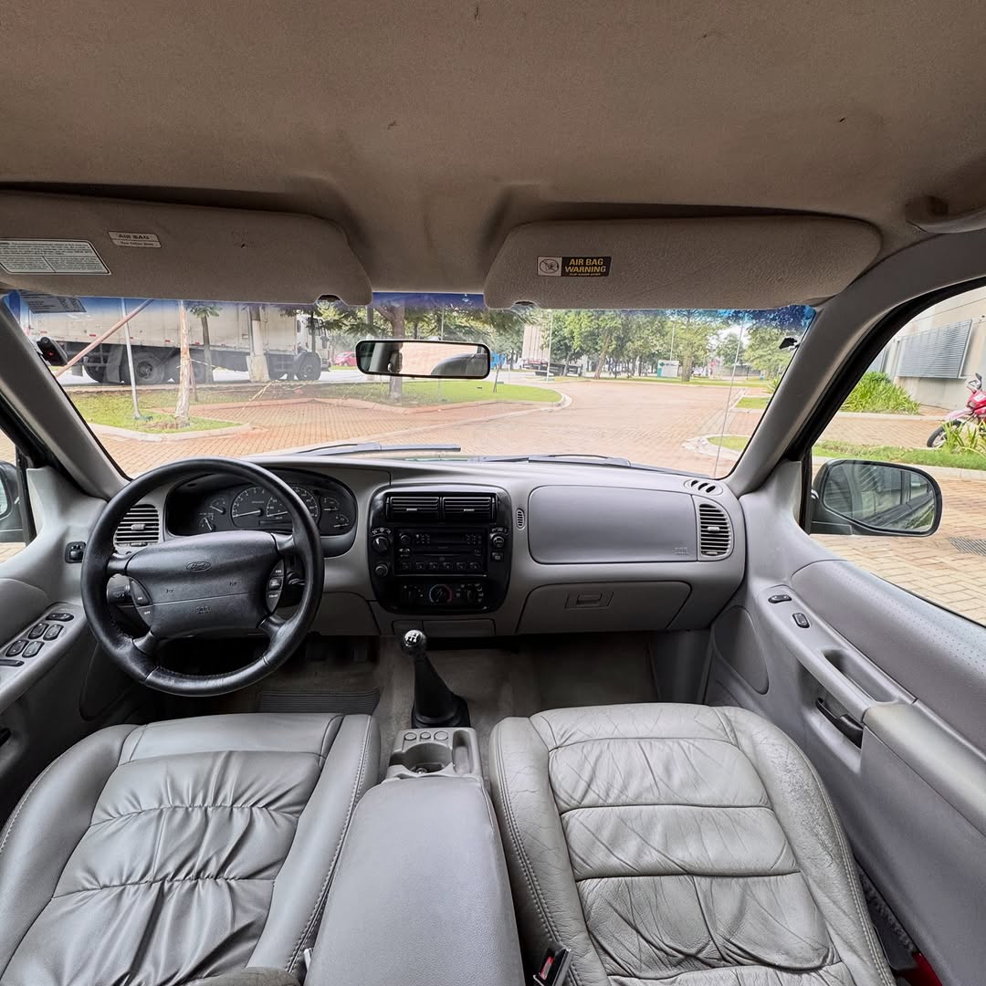 FORD EXPLORER XLT 4X4 - Imagem 8