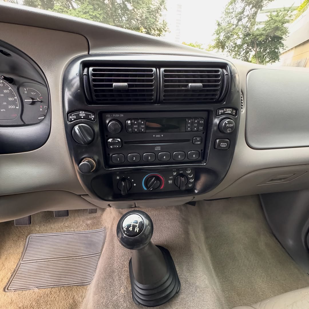 FORD EXPLORER XLT 4X4 - Imagem 9