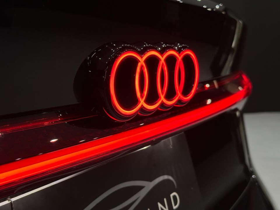 AUDI A6 E-TRON PERFORMANCE BLACK - Imagem 10