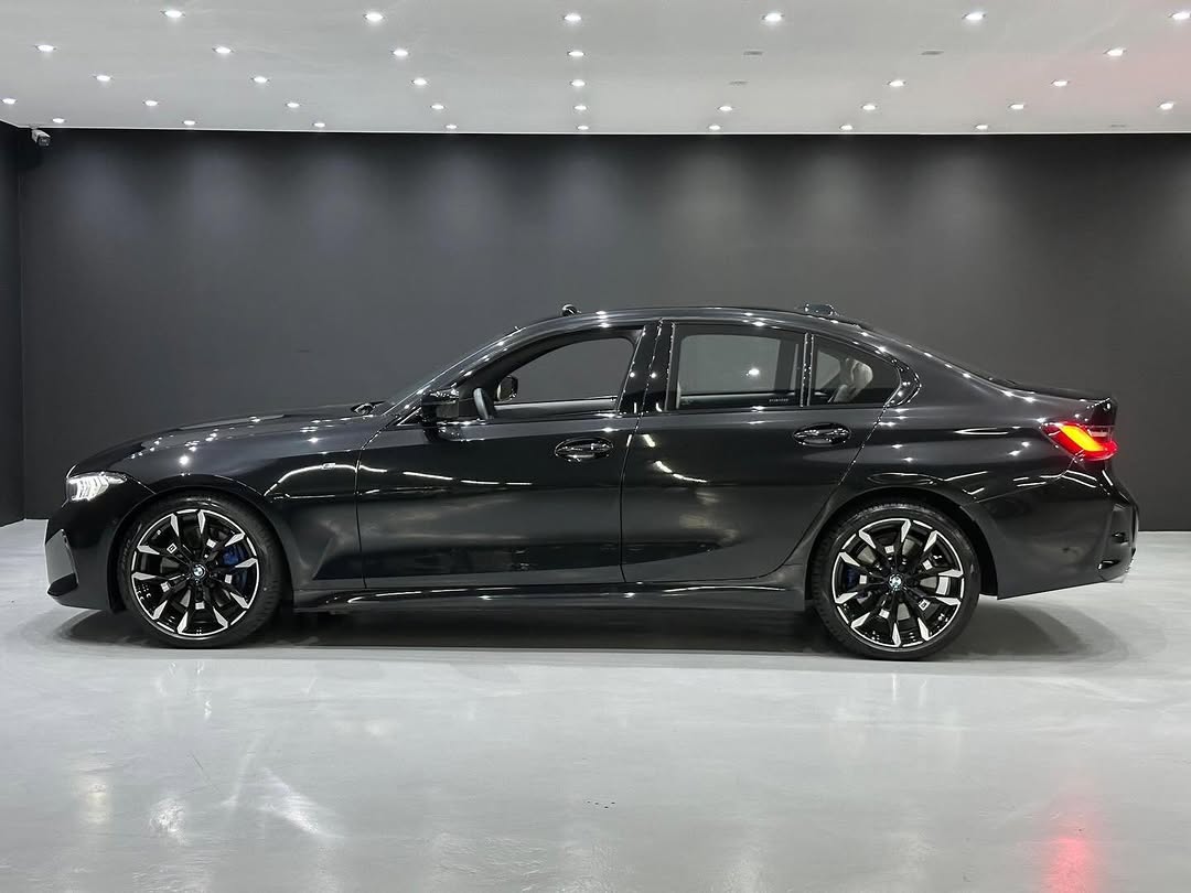 BMW 320I M SPORT - Imagem 9