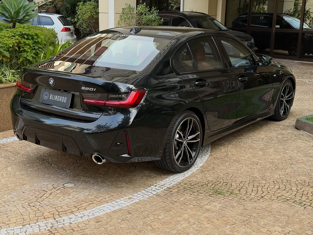 BMW 320I M SPORT - Imagem 3