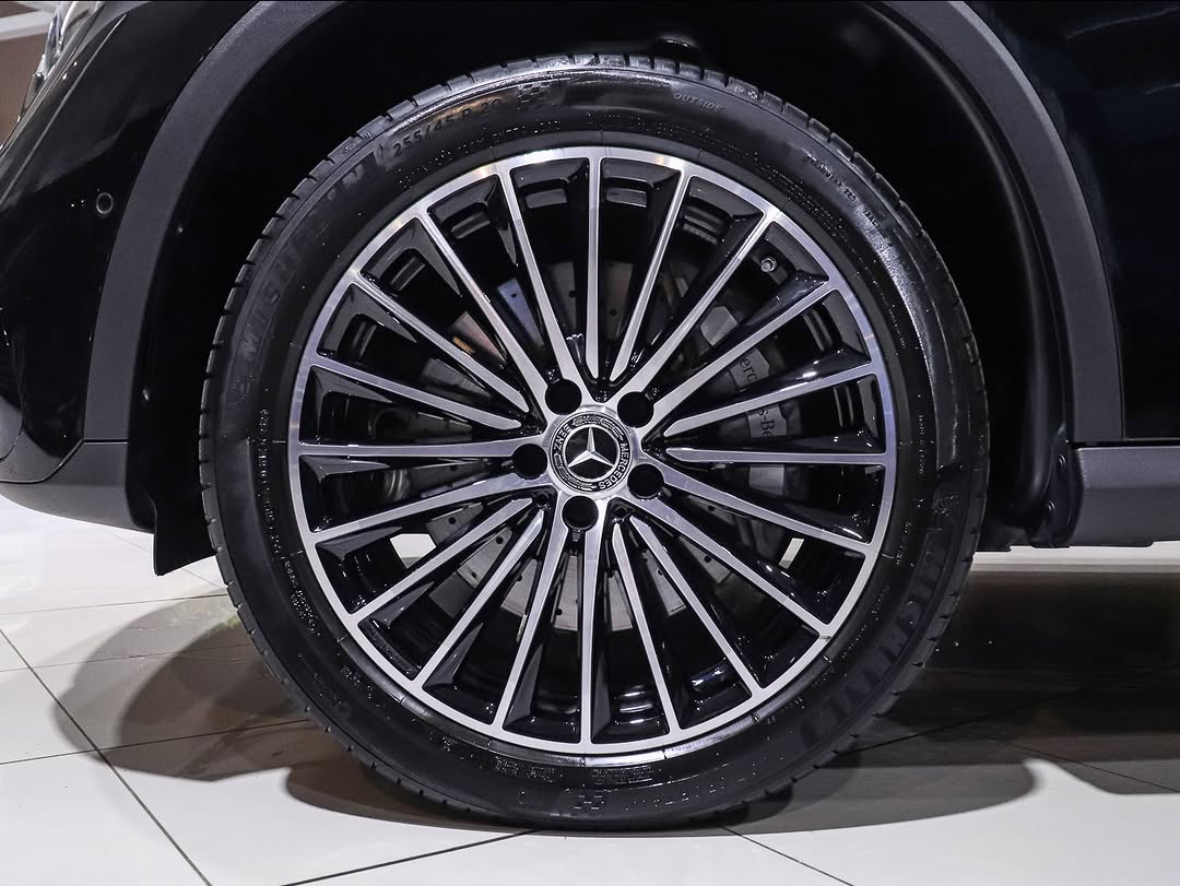 MERCEDES-BENZ GLC AMG LINE - Imagem 5