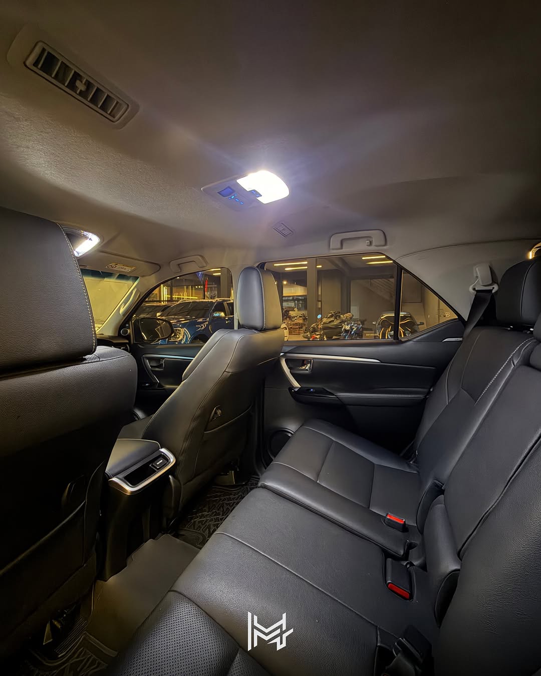 TOYOTA HILUX SW4 SRX 4X4 AUTOMÁTICA DIESEL - Imagem 4