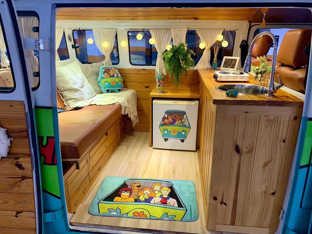 VOLKSWAGEN KOMBI SCOOBY DOO MOTORHOME - Imagem 8