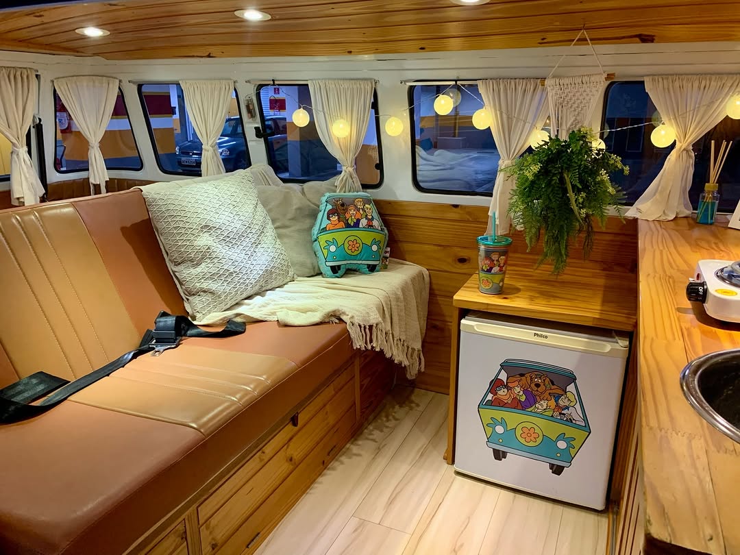VOLKSWAGEN KOMBI SCOOBY DOO MOTORHOME - Imagem 9
