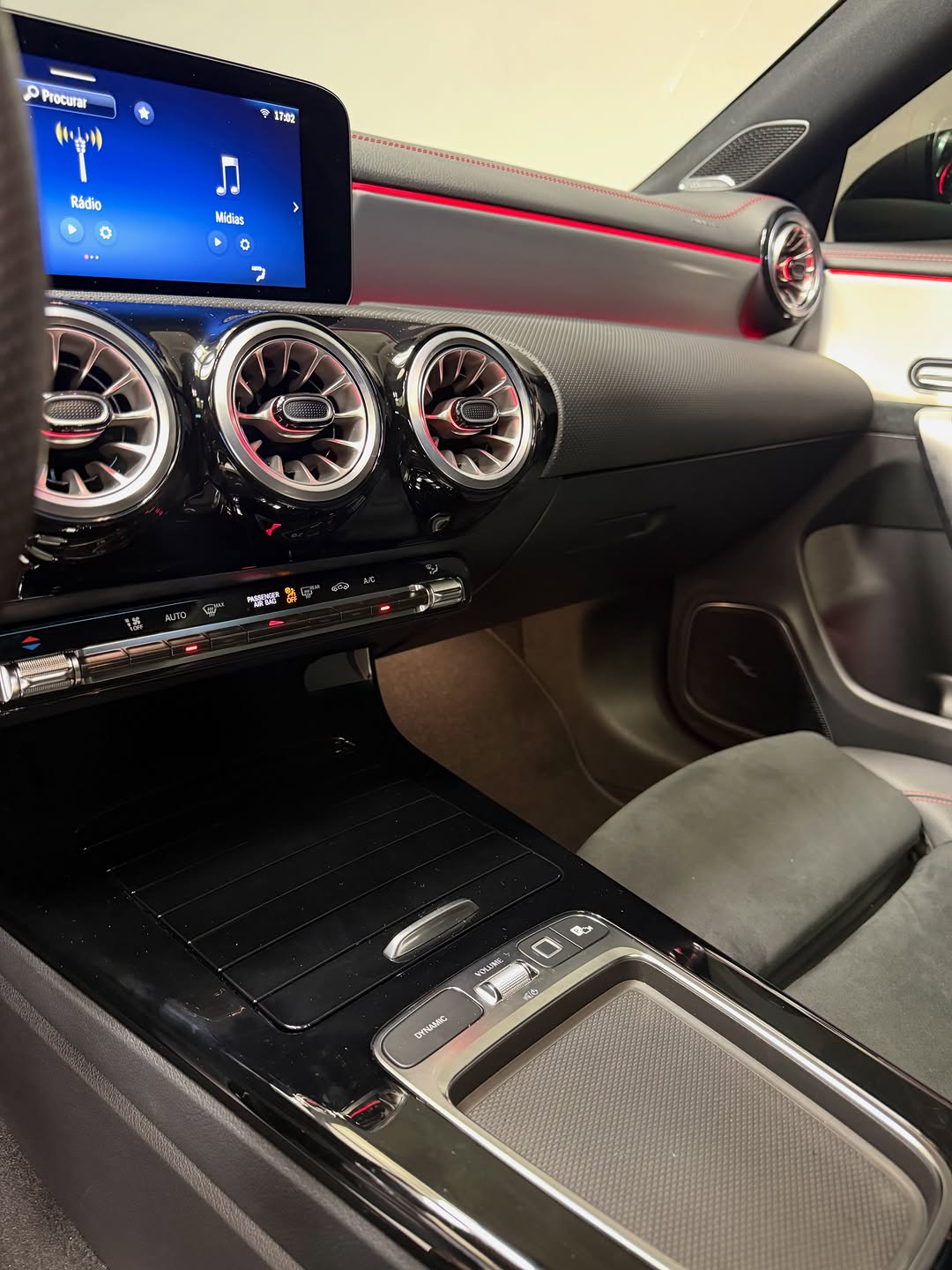 MERCEDES-BENZ CLA AMG LINE - Imagem 9