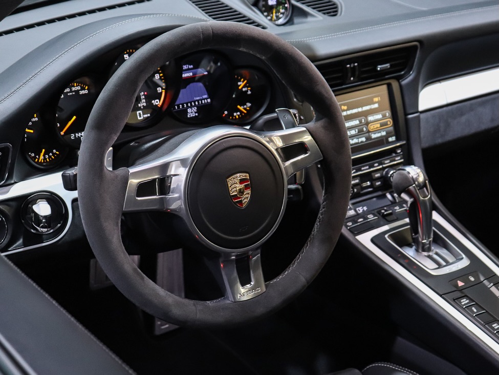 PORSCHE 911 GT3 (991.1) - Imagem 13