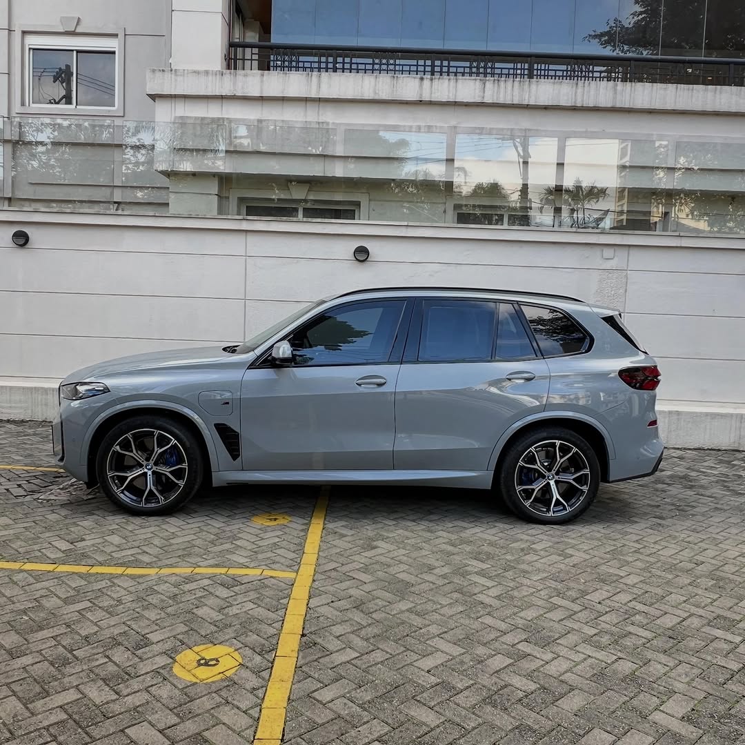 BMW X5 XDRIVE 50E MSPORT - Imagem 4
