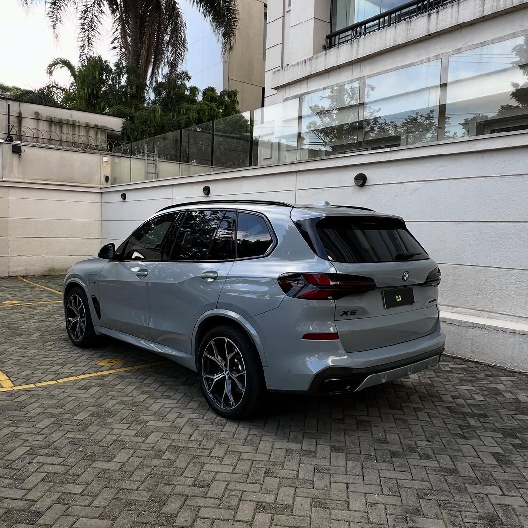 BMW X5 XDRIVE 50E MSPORT - Imagem 5