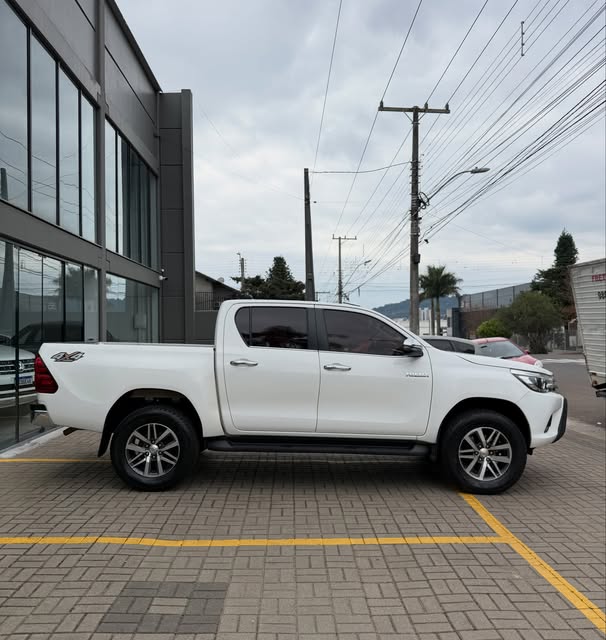 TOYOTA HILUX CD SRX - Imagem 11