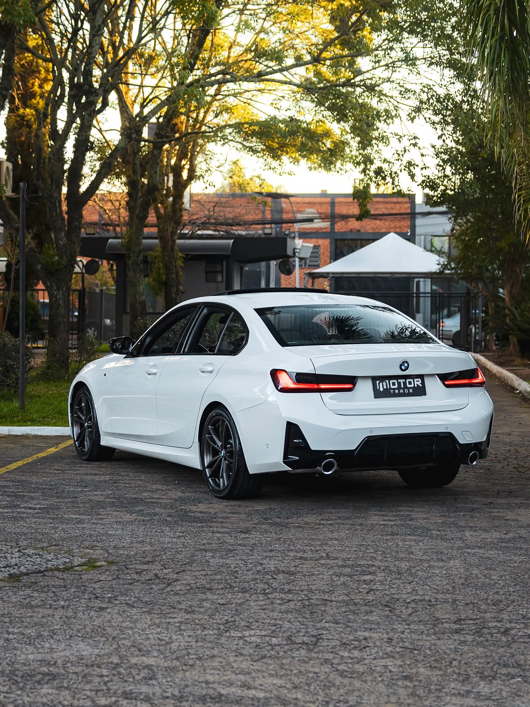 BMW 320I M SPORT - Imagem 11