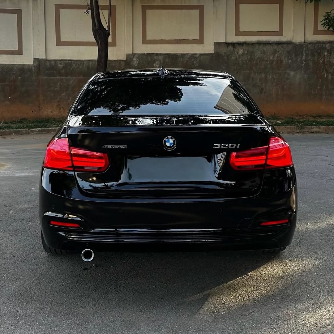 BMW 320I SPORT - Imagem 4