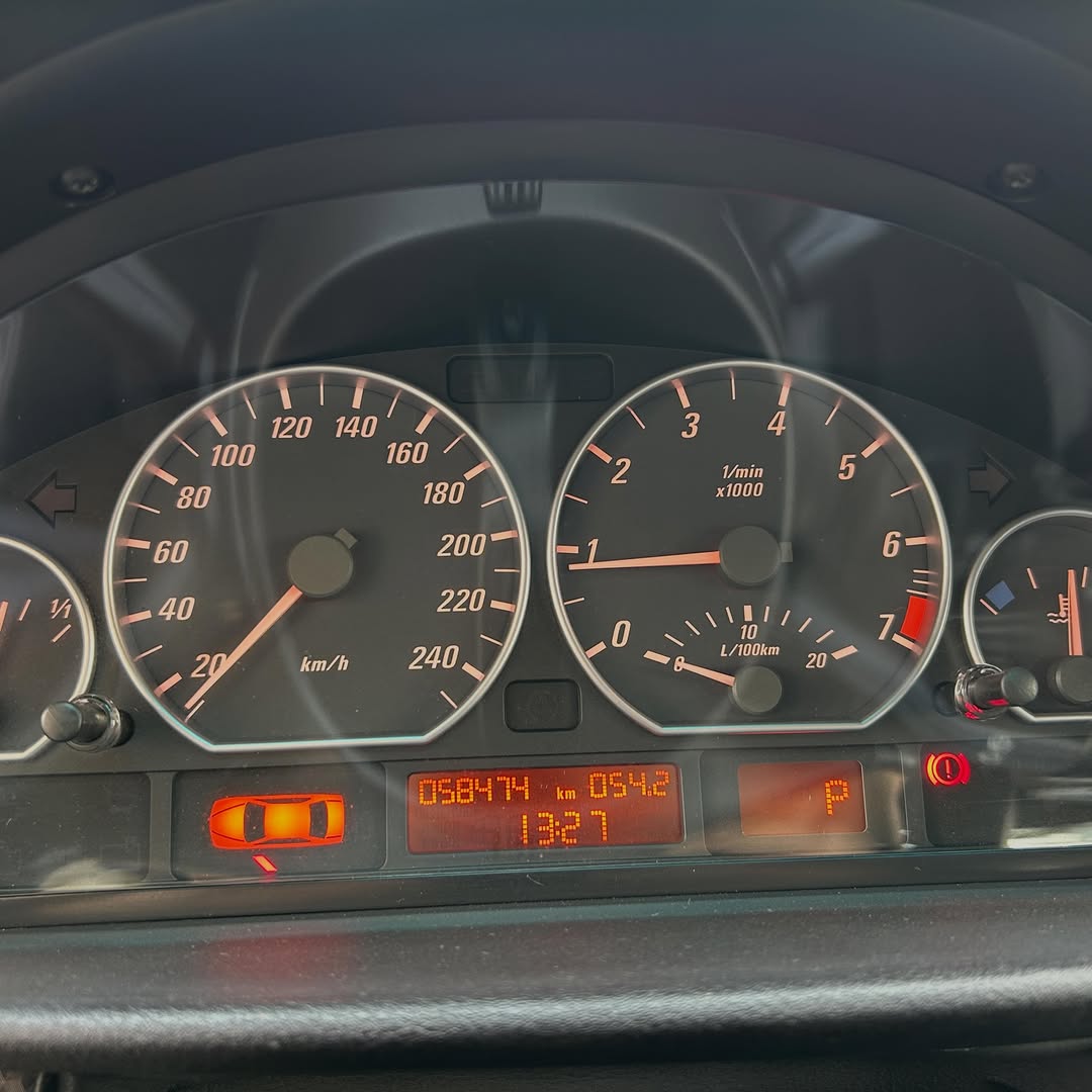 BMW 330I - Imagem 9