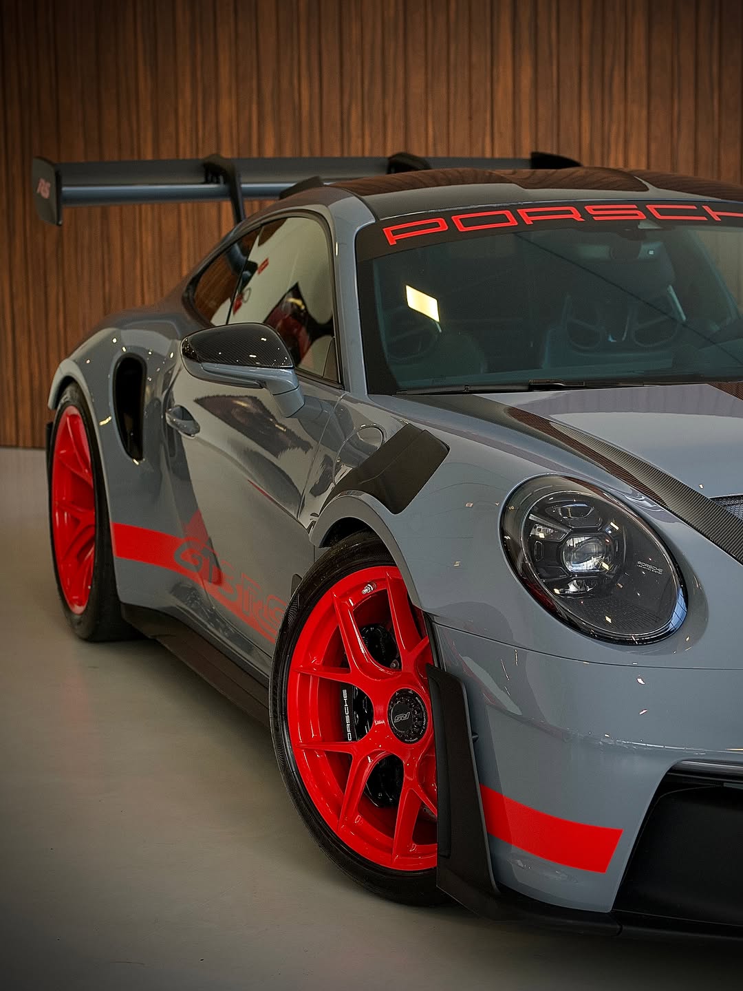PORSCHE 911 GT3 RS - Imagem 14