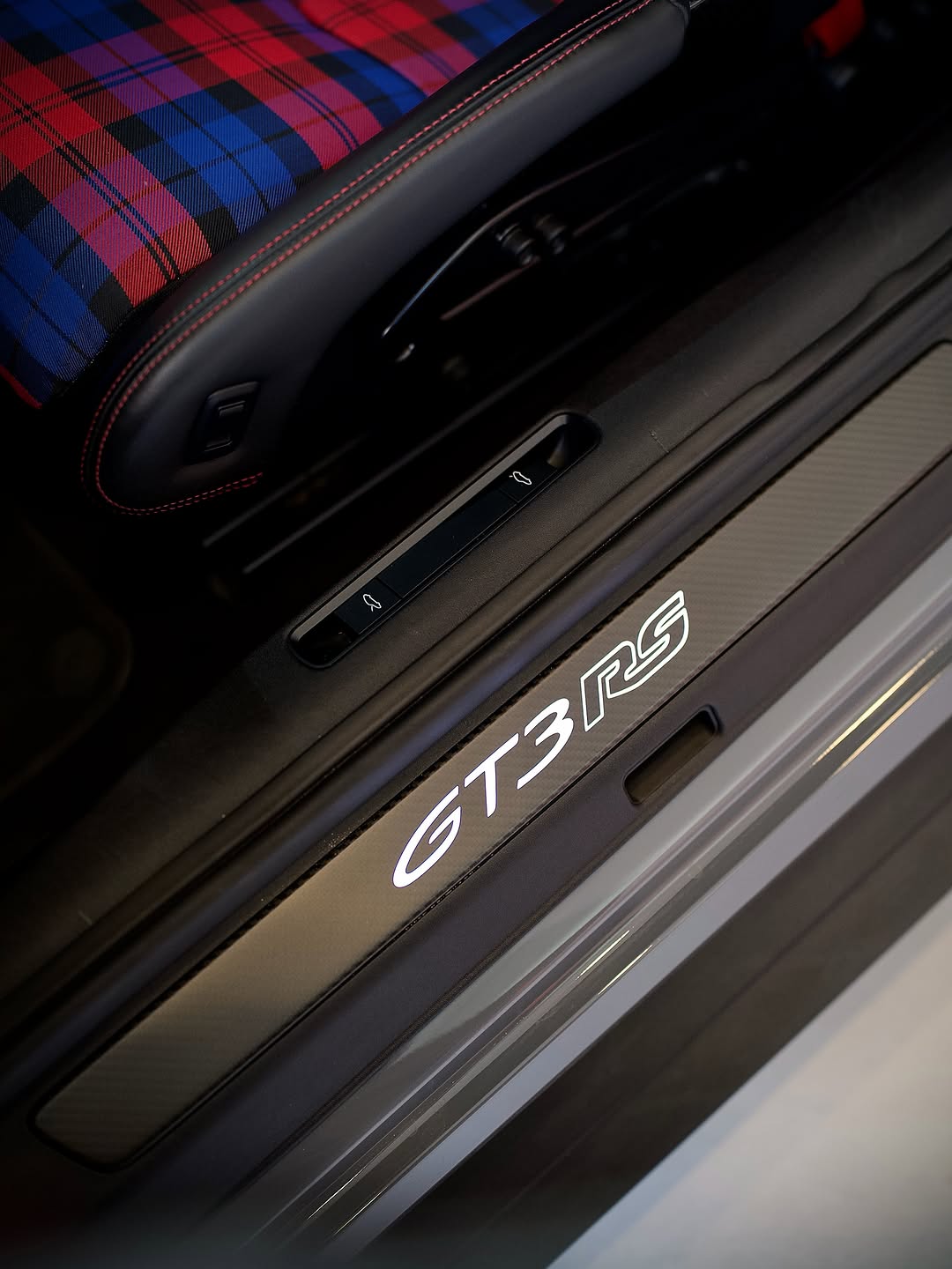 PORSCHE 911 GT3 RS - Imagem 6