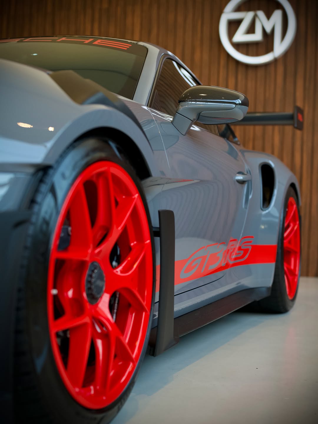 PORSCHE 911 GT3 RS - Imagem 10