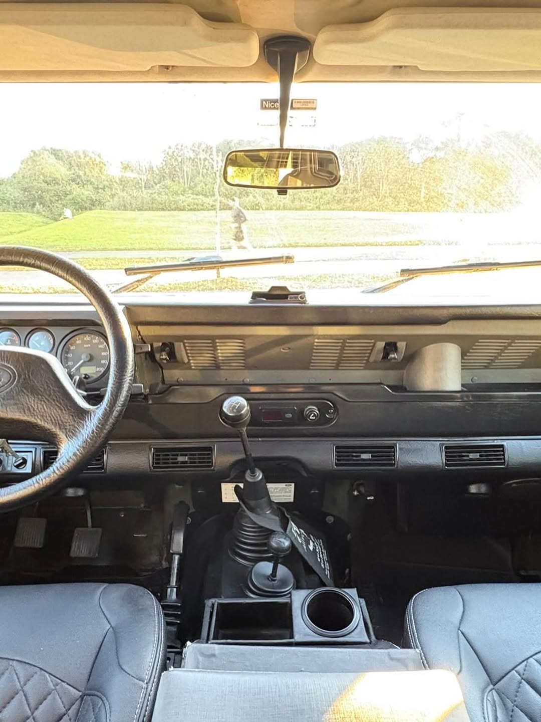 LAND ROVER DEFENDER 110 CSW - Imagem 14