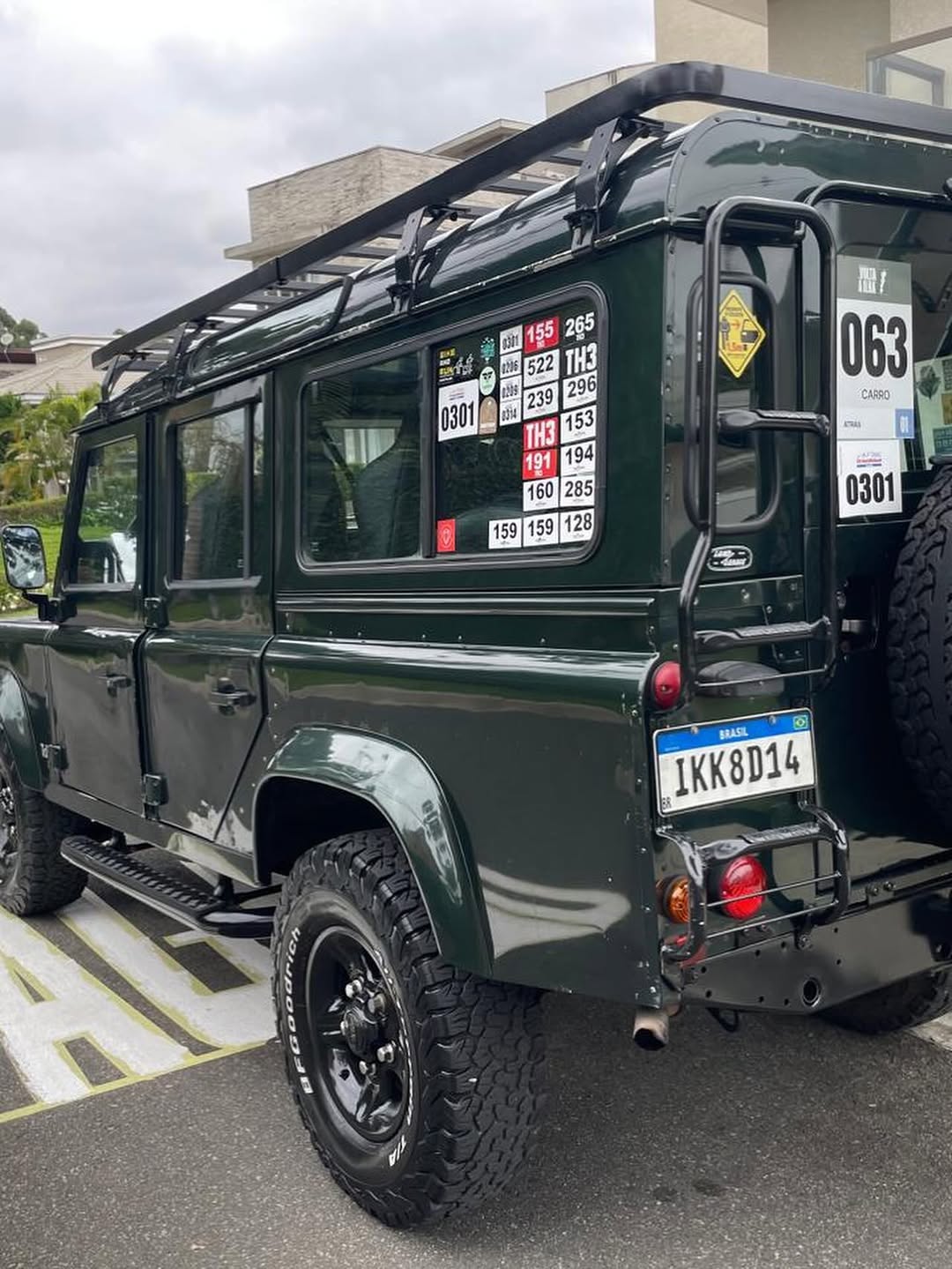 LAND ROVER DEFENDER 110 CSW - Imagem 3