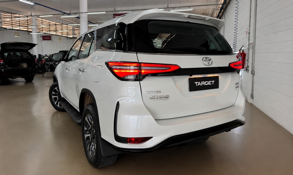 TOYOTA HILUX SW4 SRX PLATINUM - Imagem 3