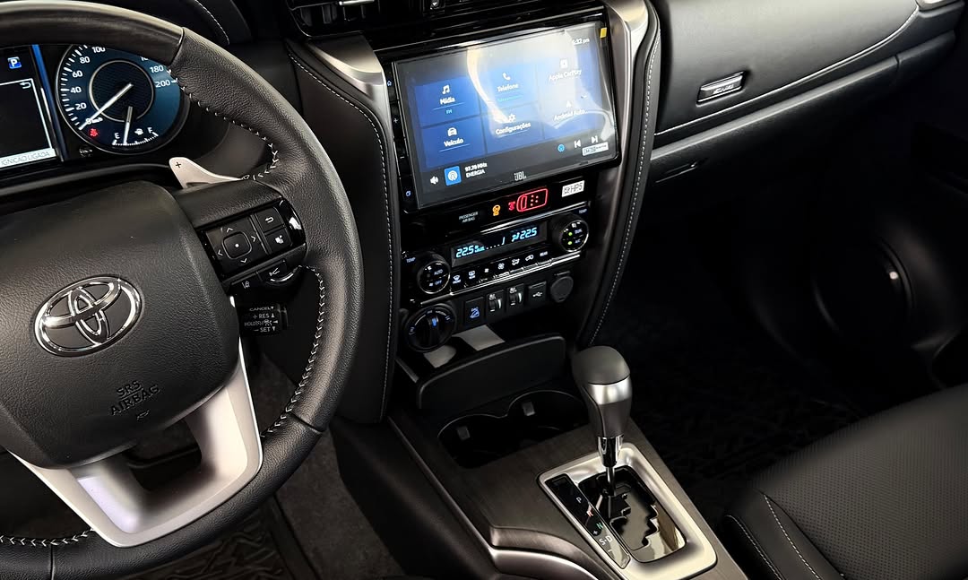 TOYOTA HILUX SW4 SRX PLATINUM - Imagem 5