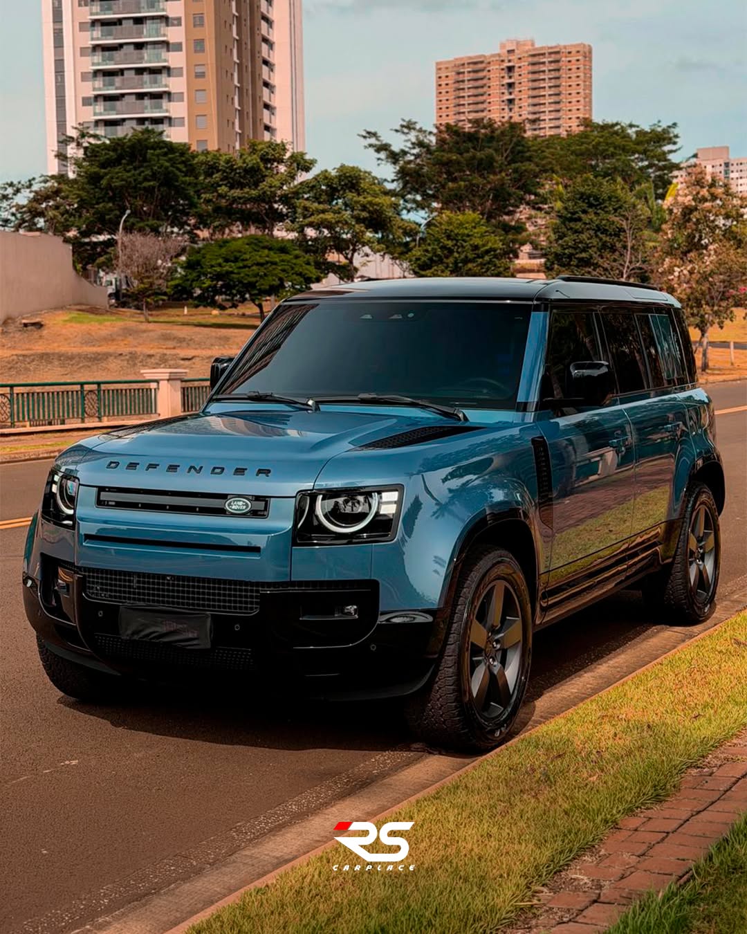 LAND ROVER DEFENDER HSE X-DYNAMIC - Imagem 1