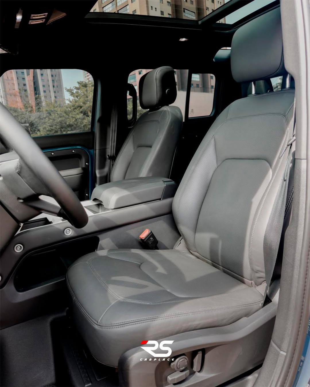 LAND ROVER DEFENDER HSE X-DYNAMIC - Imagem 4