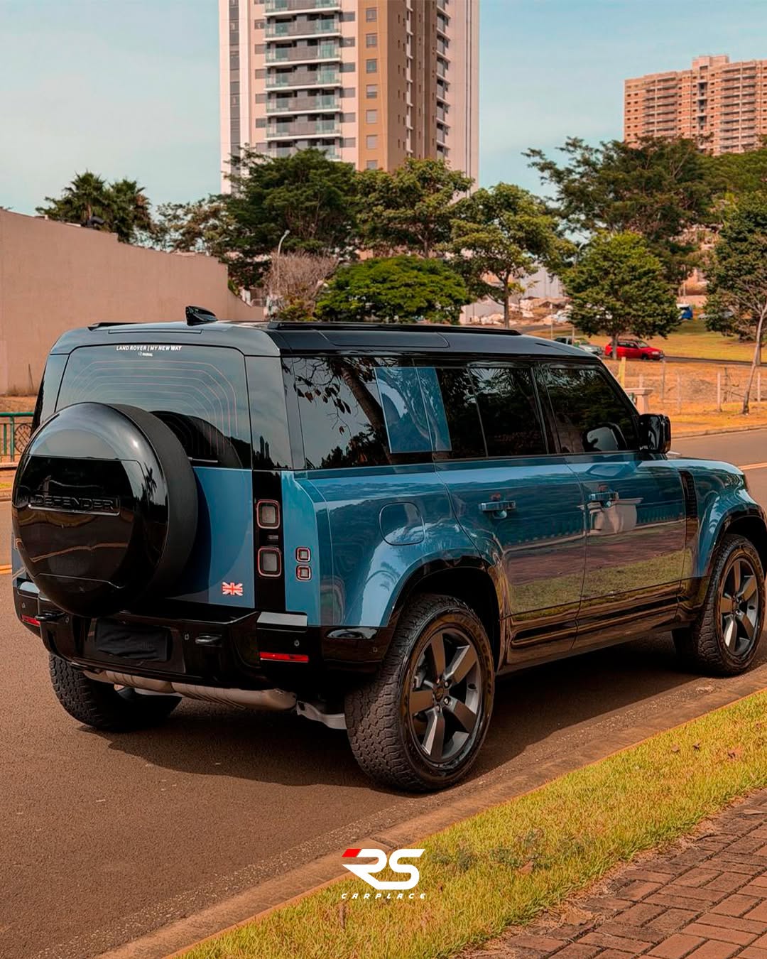 LAND ROVER DEFENDER HSE X-DYNAMIC - Imagem 10