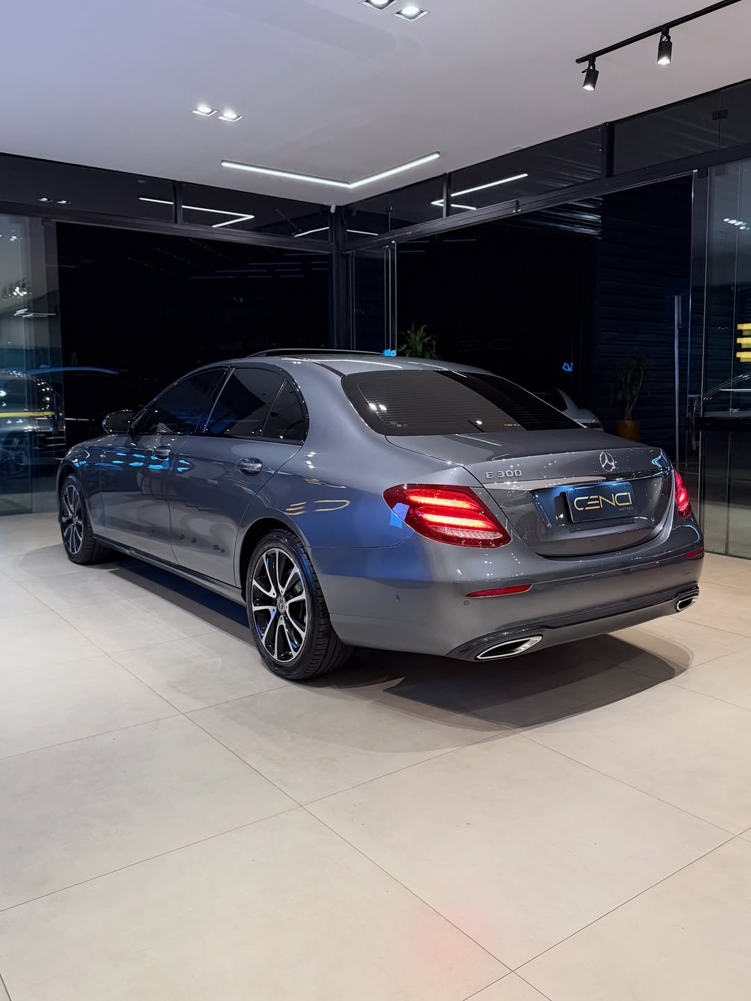 MERCEDES-BENZ E300 AVANTGARDE - Imagem 4
