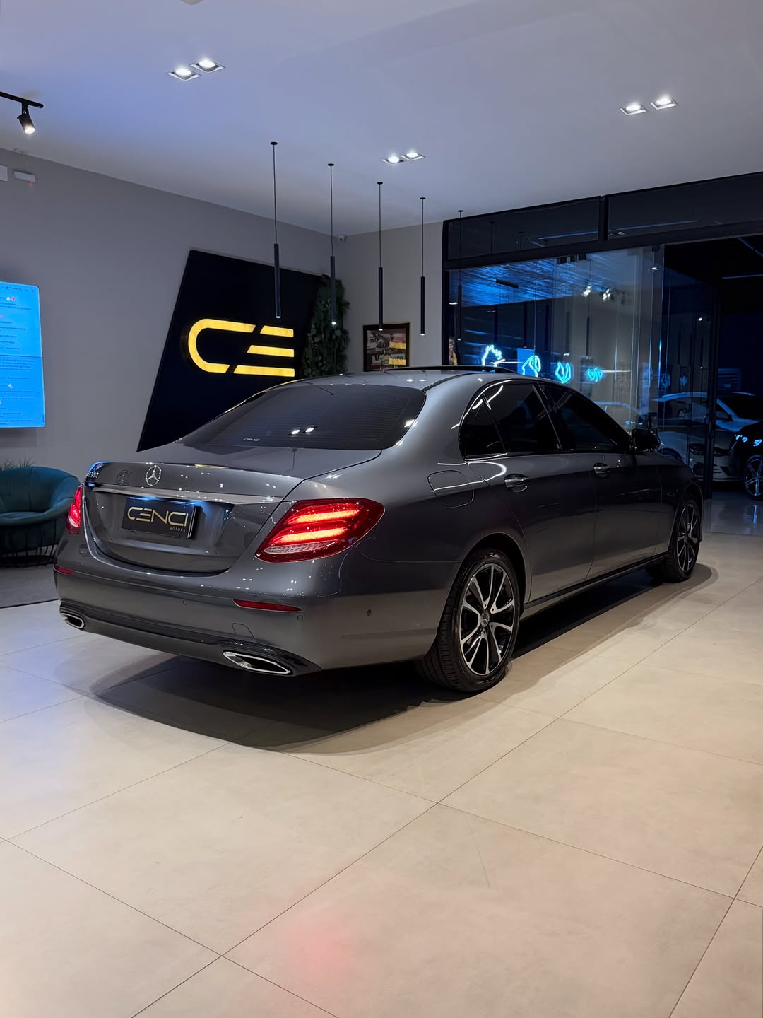 MERCEDES-BENZ E300 AVANTGARDE - Imagem 5