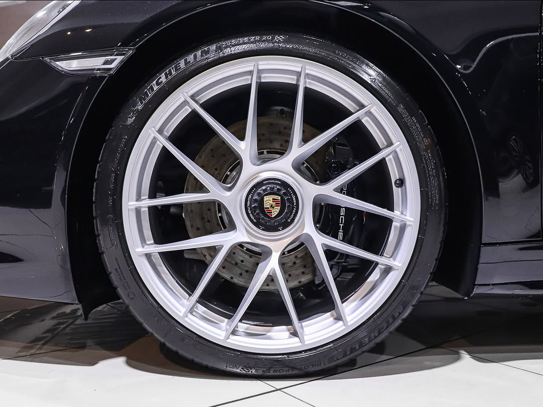 PORSCHE 911 TARGA 4 GTS - Imagem 5